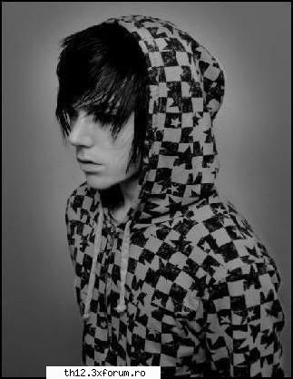 oho penultima ii ca pitzi-emo :rolleyes:  :rolleyes: ..ma plac emo emo nu pune poze cu boys? :limba: