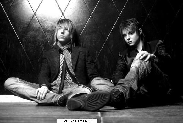 sonohra este o formatie italiana, de muzica pop-rock, in care canta doi frati italieni: diego si